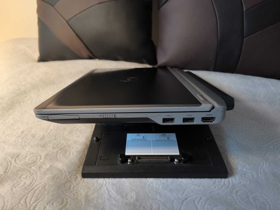 Dell Latitude 13.3' Core i5 3.30 GHz USB 3.0 SSD HDMI  Stacja Dokujaca 16 GB RAM