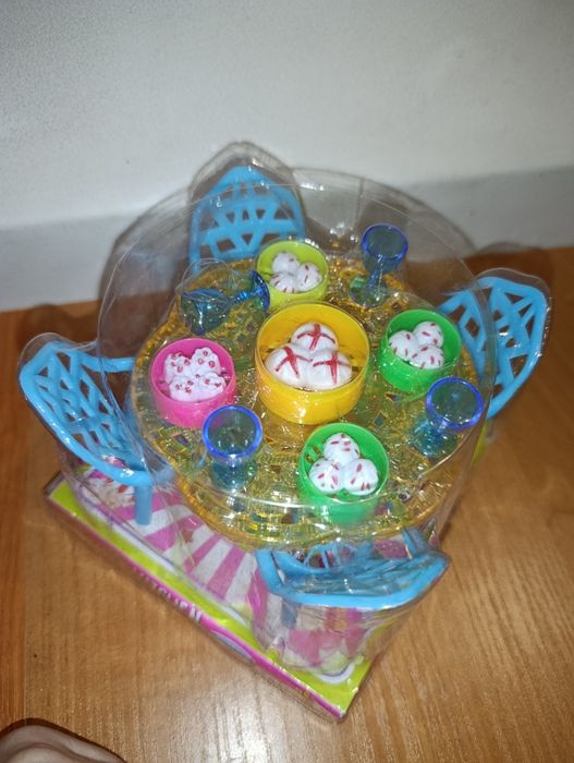 Набір посуду іграшкового свято у Барбі