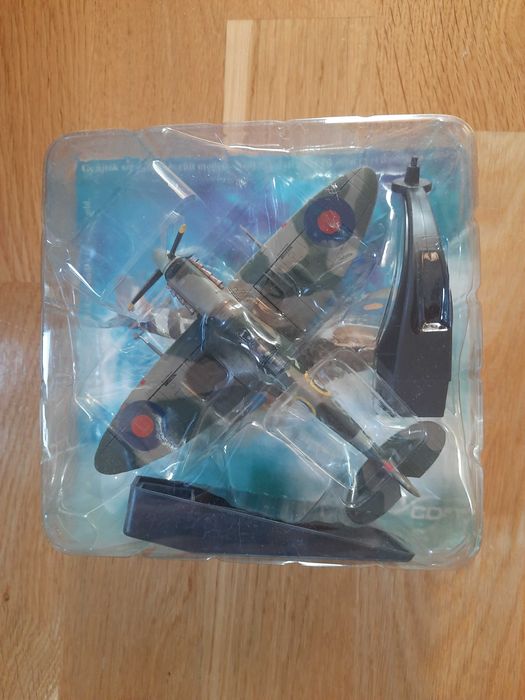 Model kolekcjonerski Amer Com UK 1941 Supermarine Spitfire Mk Vb 1/72