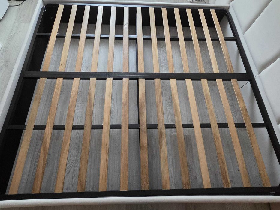 Vende-se Cama king size 180x200cm com cabeceira