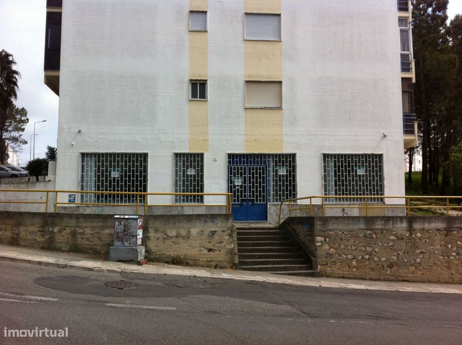 Loja 200m2 C/ saída de Fumos ( O Próprio )