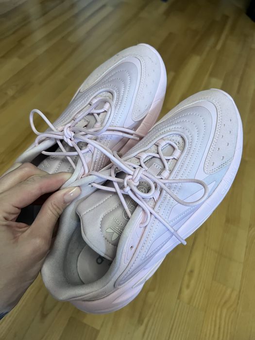 Продам кросівки Adidas
