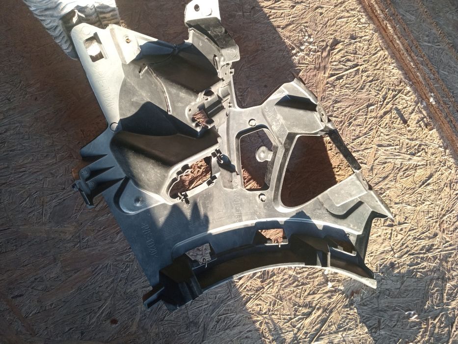 Кроштейн переднього бампера Рено меган 3