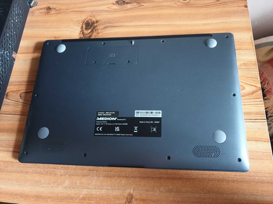Laptop Medion E14223. Nowoczesny, lekki i praktyczny