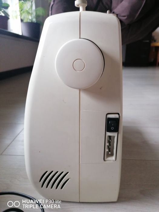 Швейна машинка електрична Brother SL-7