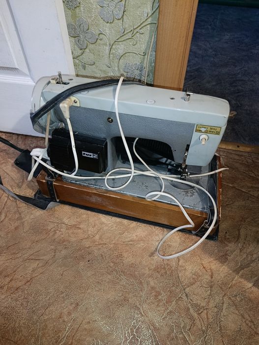 Швейная машина ,швейна машина