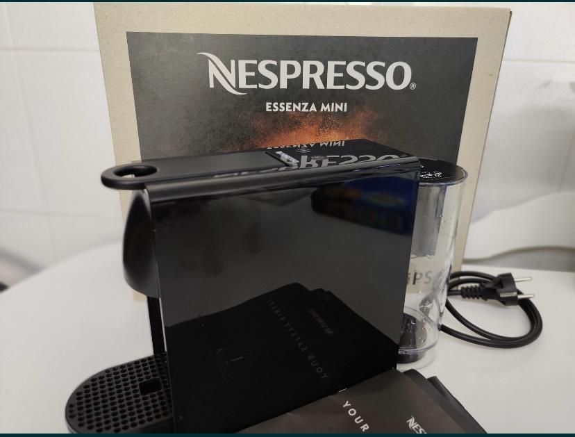 Intacta a estrear maquina cafe nespresso essenza mini preta