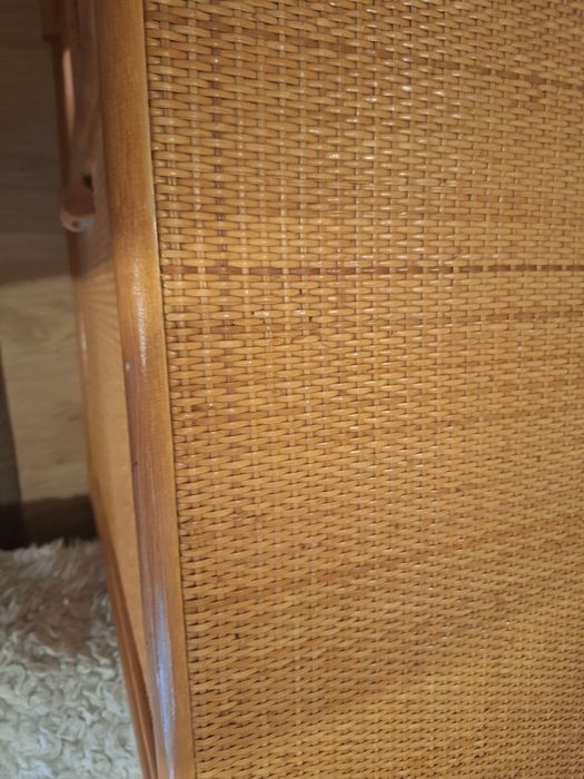 Duża komoda z rattanem