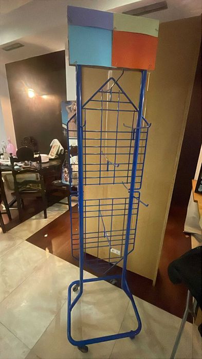 Expositor para varios adereços