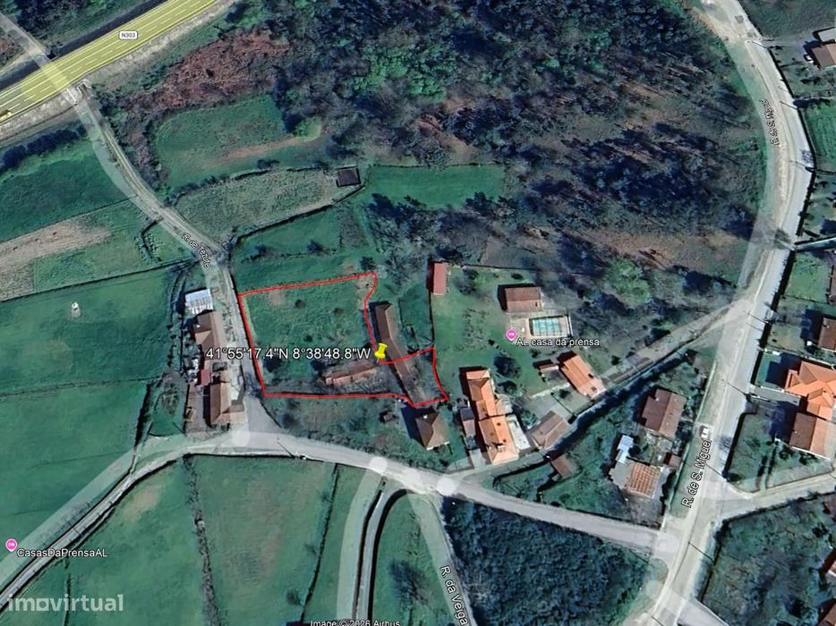 Quintinha com moradia em pedra para restauro com 2.000m2 de terreno. — Sapardos, Viana do Castelo