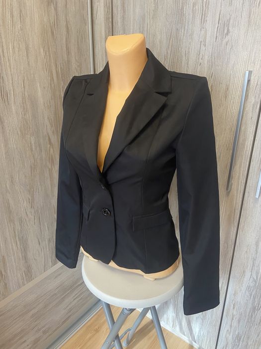Elegancka czarna marynarka, rozmiar 34.