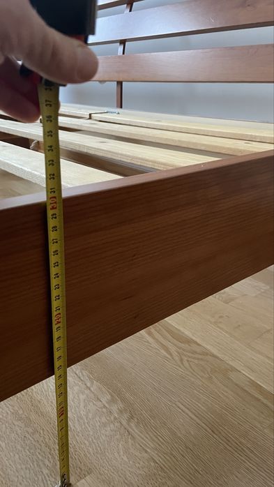 Cama de 200cm em madeira de cerejeira