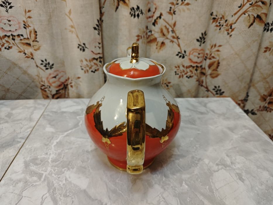 Чайник Бутон продам.