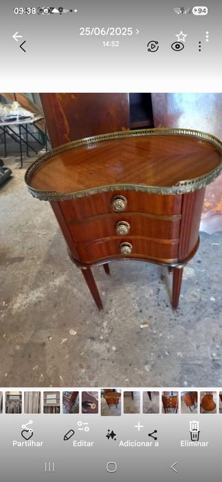 Mesa gueridon com gradinha e puxadores em bronze