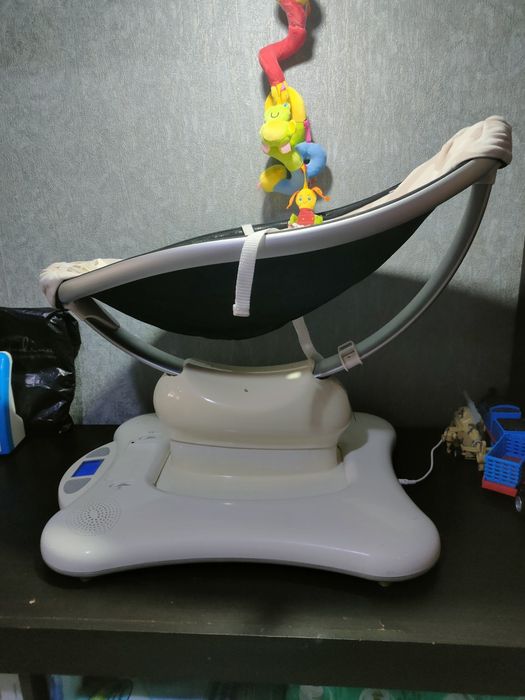 Крісло гойдалка 4 moms