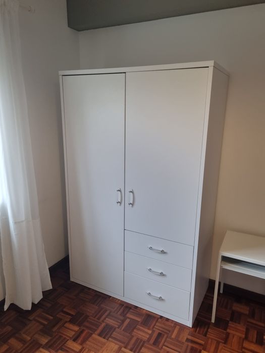 Guarda Fatos Roupeiro