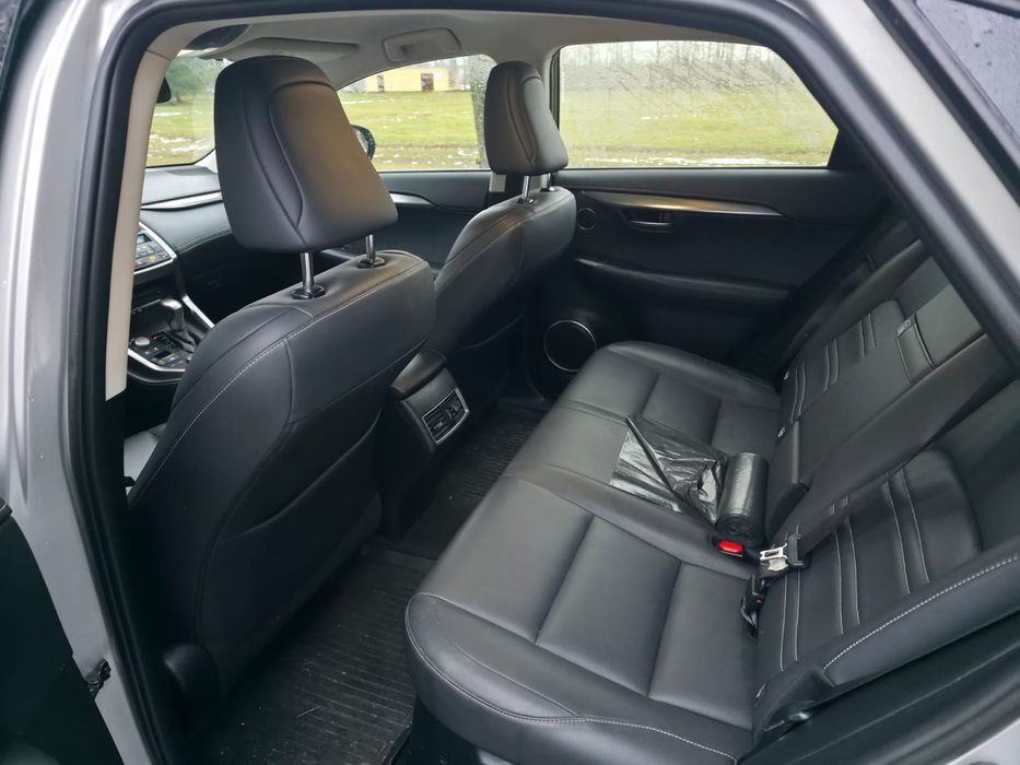 Lexus nx300h stan b.dobry