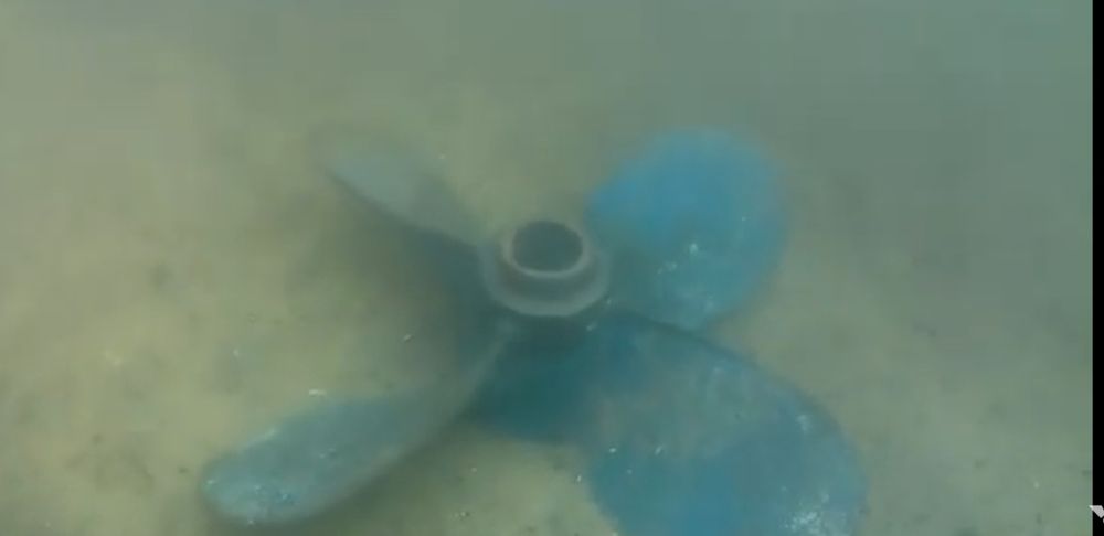 Водолаз із металошукачем, поиск утерянных вещей под водой. Водолазні р