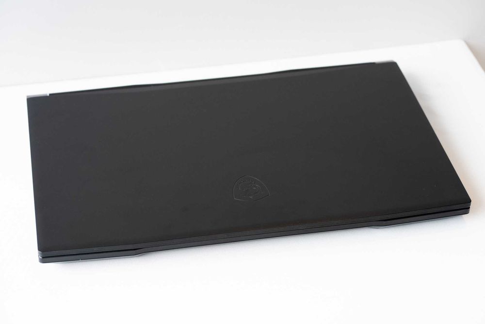 MSI Katana GF76 11UC - Intel i7-11800H, 16GB, 1 TB, RTX 3050 + Headset