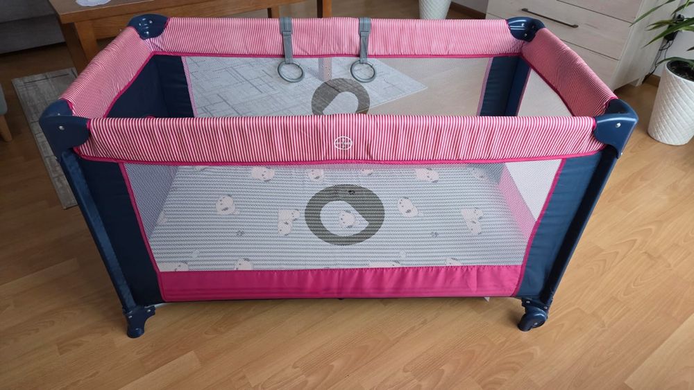 Łóżeczko turystyczne z materacem