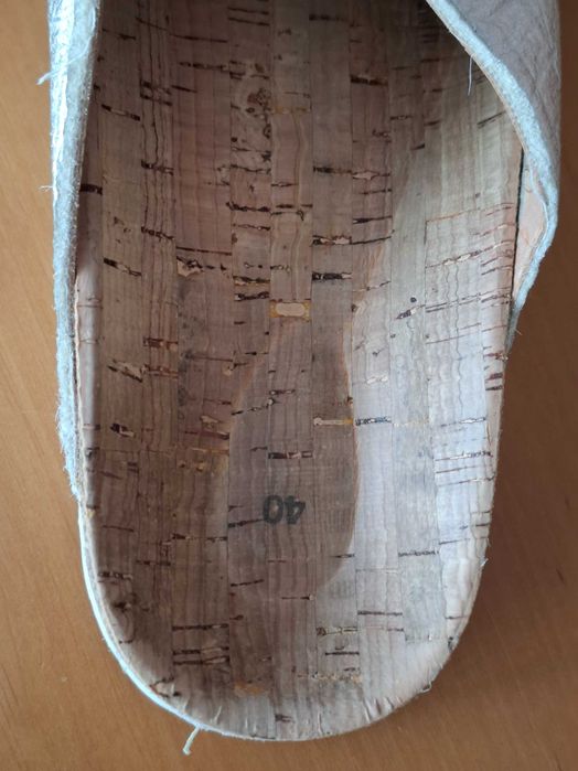srebrne klapki rozm. 40 TCHIBO