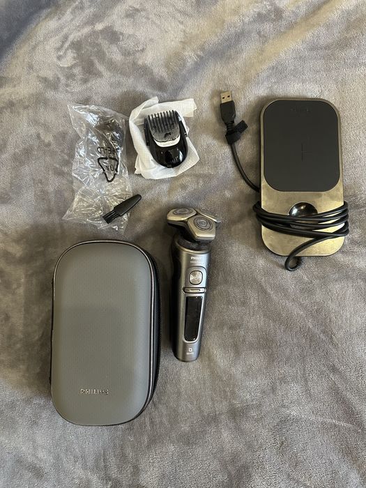 Shaver S9000 Prestige Luxury travel pouch