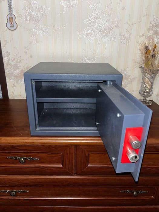 Сейф    меблевий