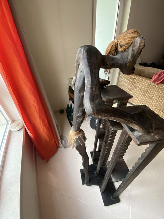 Móvel étnico para colocar CDs