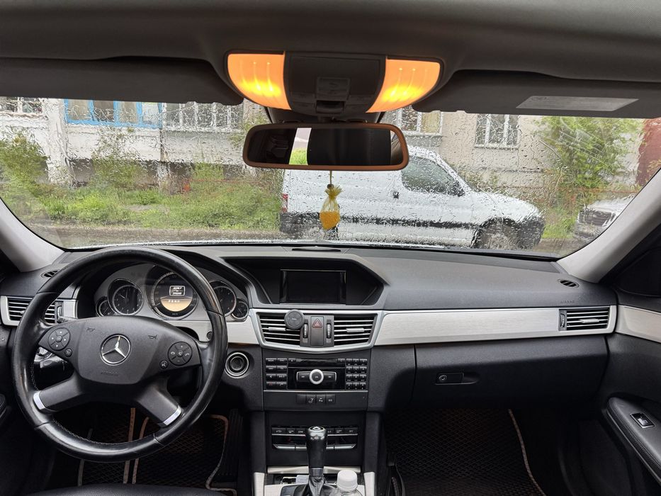 Продам Mercedes - Benz E200 W212