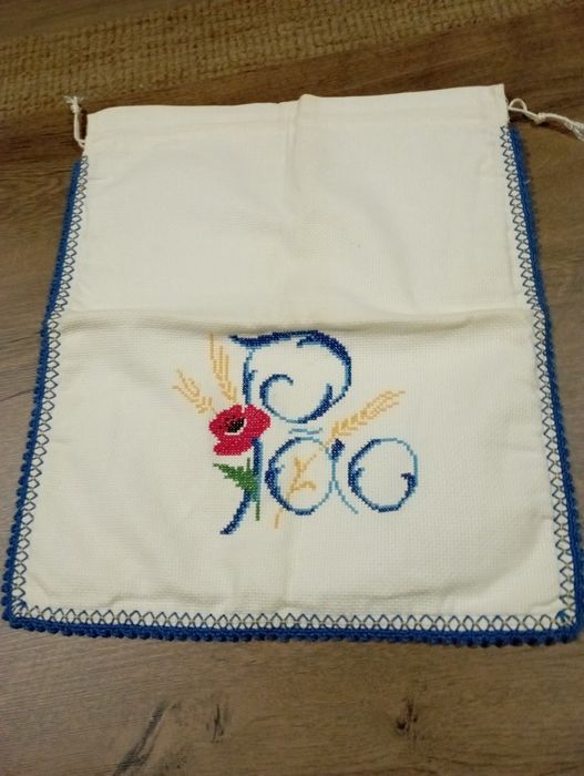 Vendo saco de pão bordado á mão ponto cruz