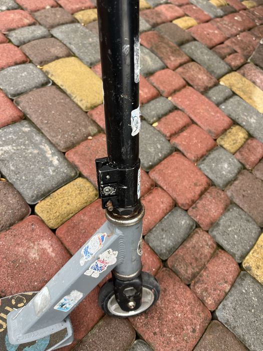 Продається дитячий, трюковий самокат.