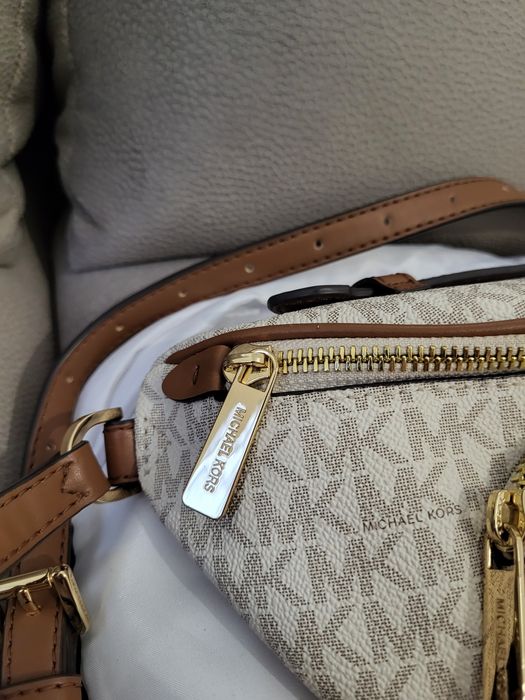 Michael Kors Erin torebka nerka saszetka monogram vanilia beżowa