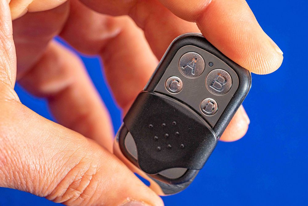 Comando remoto universal de garagem a 433Mhz