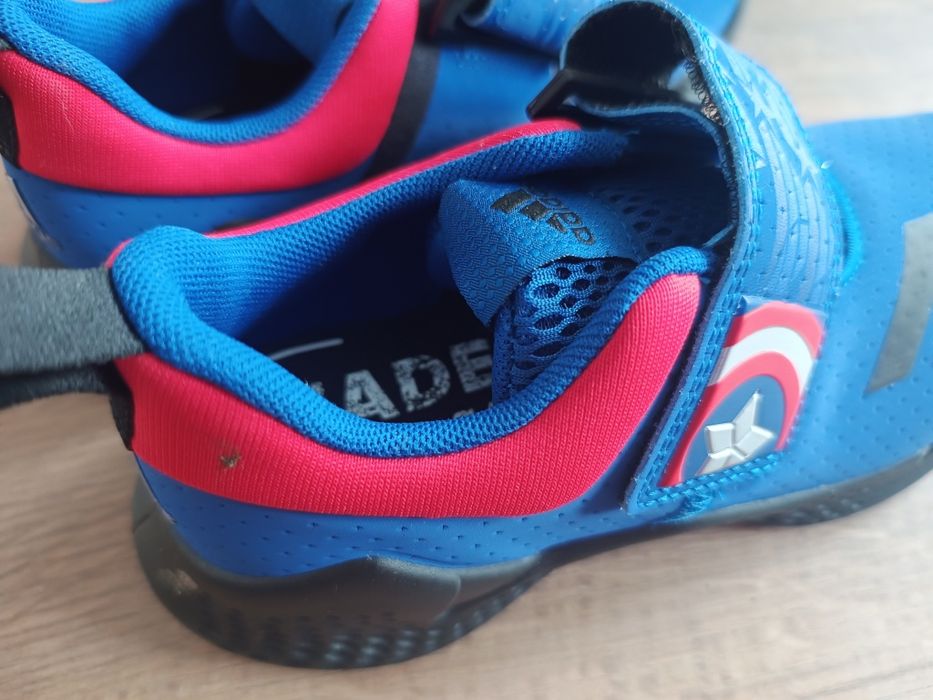 Buty dziecięce Adidas Marvel 34 Avengers Nowe Chłopięce na rzep
