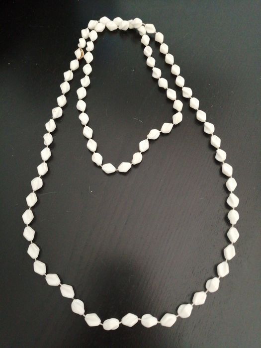 Colares em bijuteria