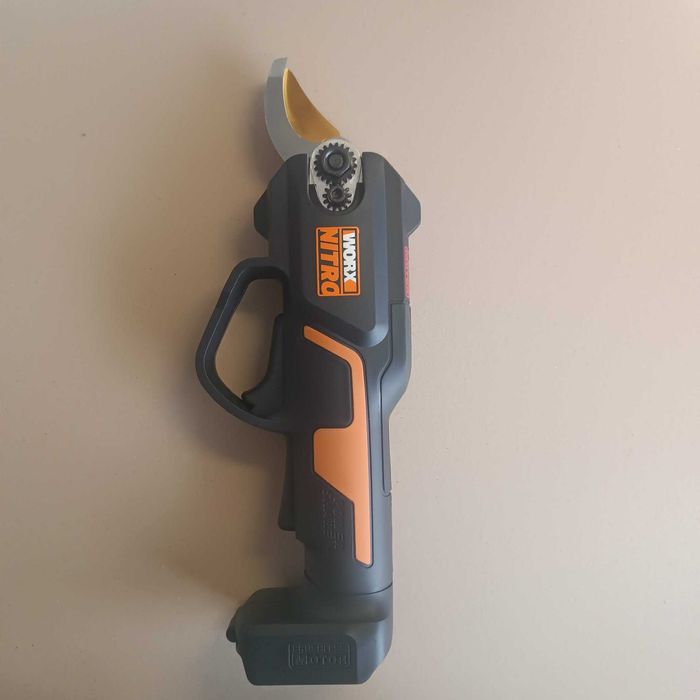 Sekator Worx na baterie akumulator