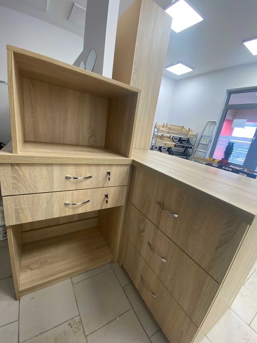 Lada i regały sklepowe