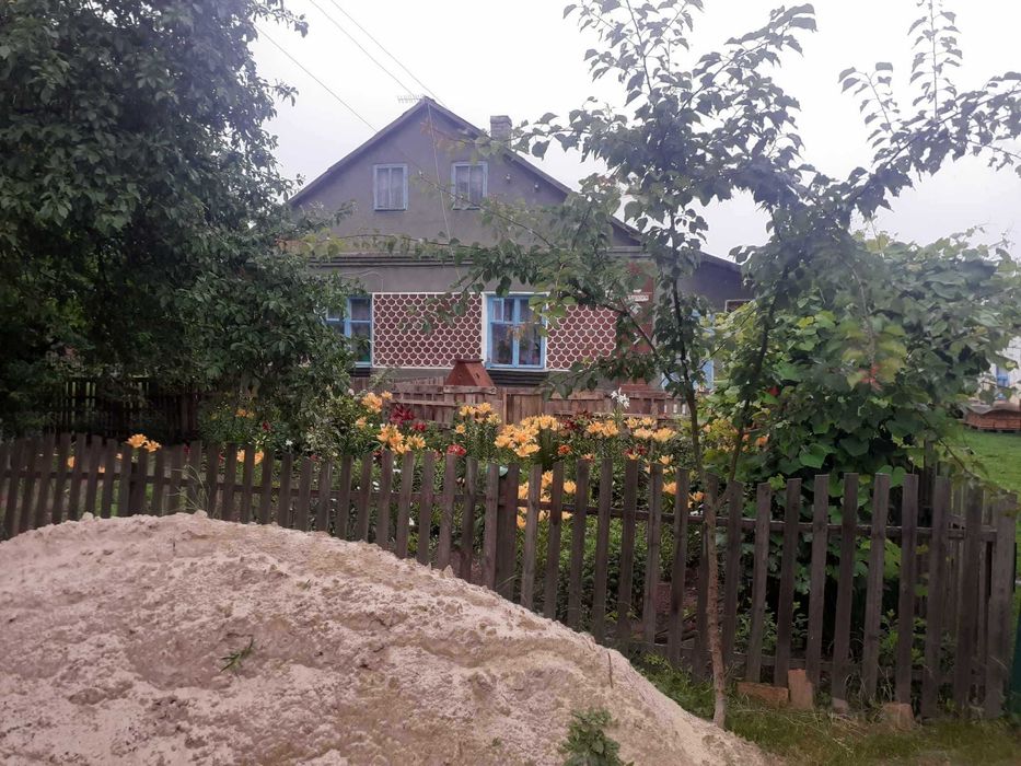 Продається будинок в с. Усичі