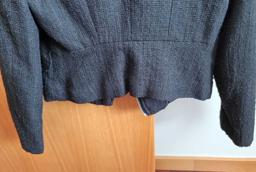 Casaco preto com fechos cinzentos H&M, tamanho 34