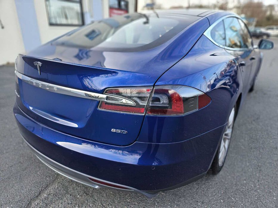 Tesla Model S 90D      2015