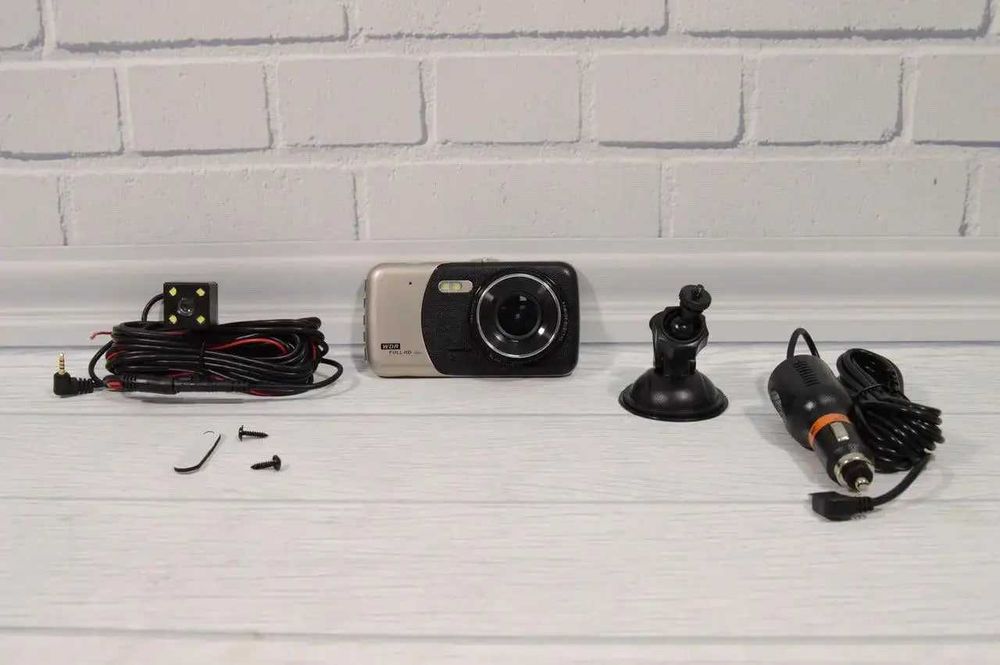 Видеорегистратор с камерой заднего вида и парктроником DVR CT 503