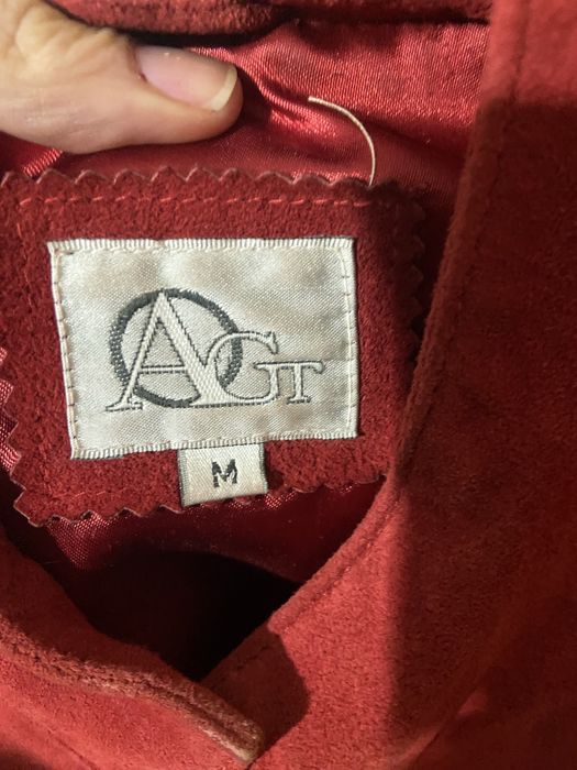 Casaco vermelho de camurça