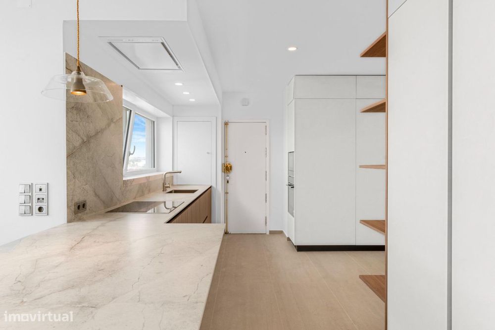 Penthouse T6 com Terraço de 131 m2 e Vista sobre Lisboa | Alvalade