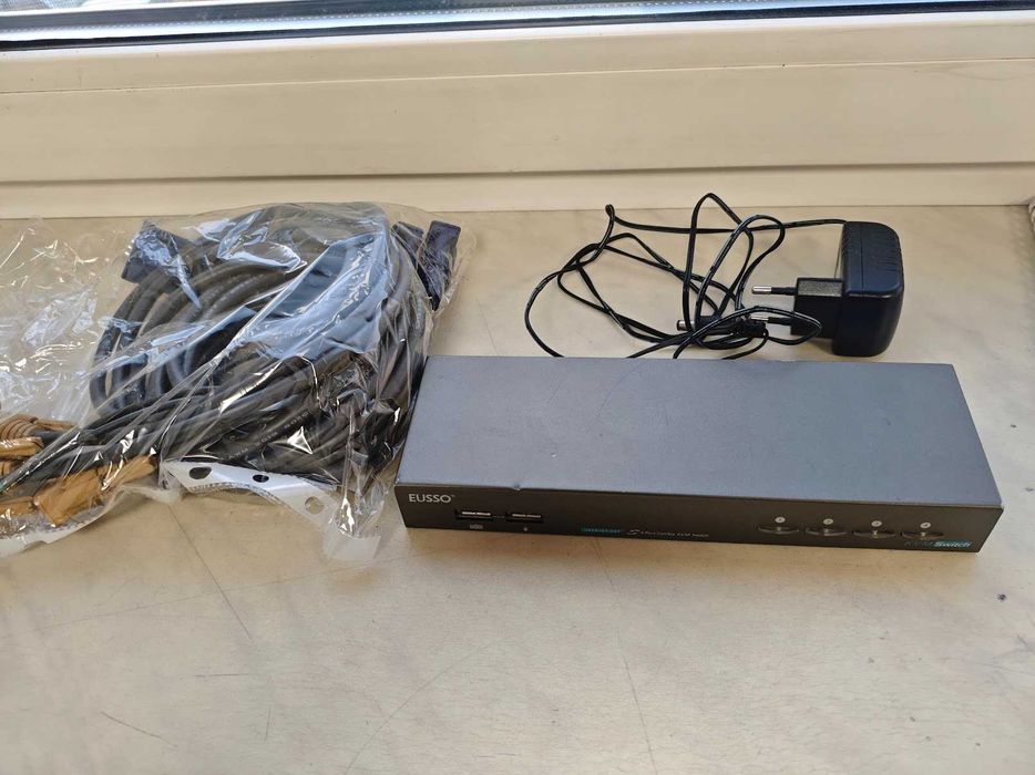 KVM 4 EUSSO UKS8104-D4T 4-port  KVM Switch