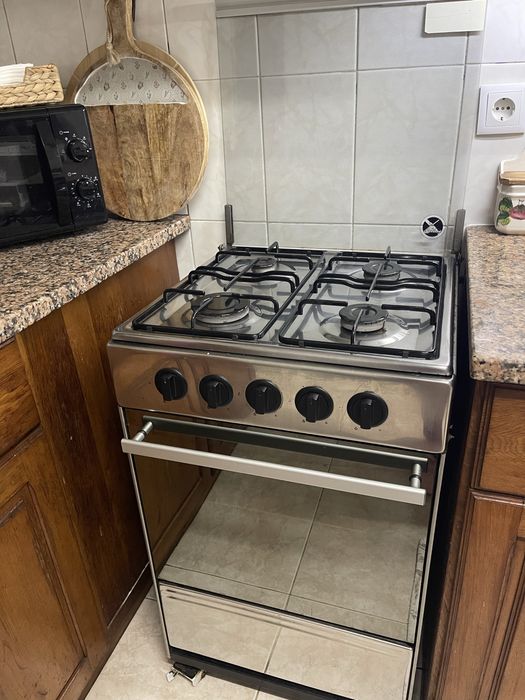 Fogão a gás em bom estado