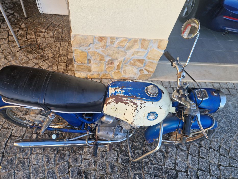 Motorizada toda reparada em bom estado