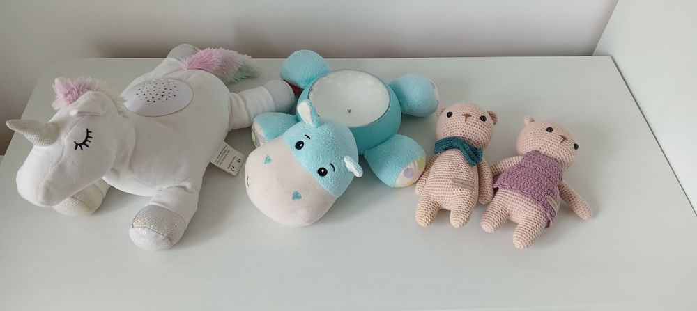 2 projektory + maskotki