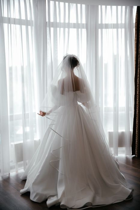 Продам вишукану весільну сукню