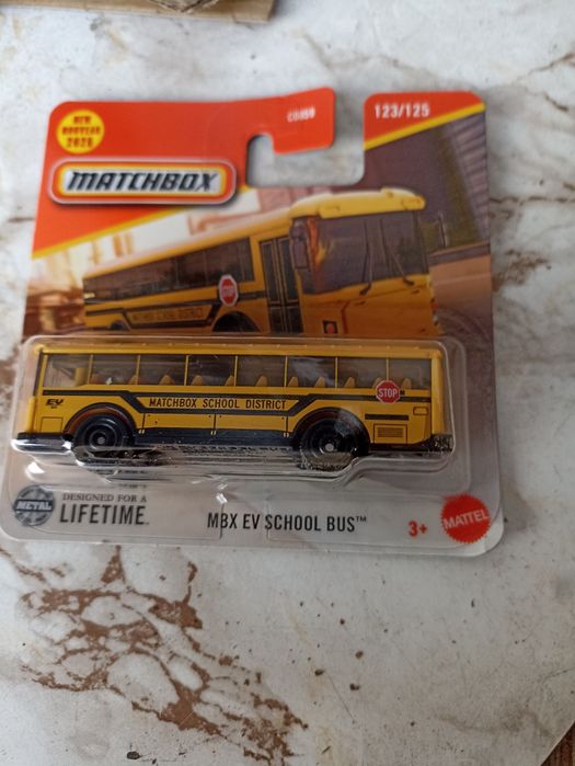 Model samochodu osobowego autobusu szkolnego od matchebox