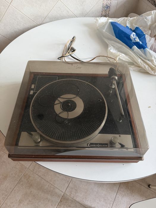 Gira discos connoisseur